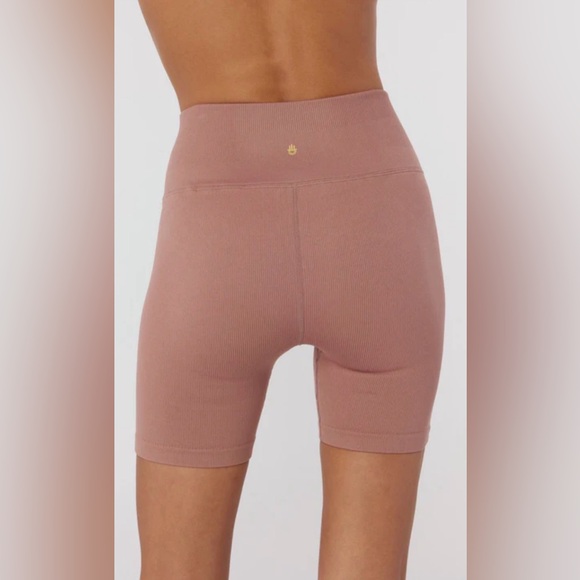 Spiritual Gangster Pants - SPIRITUAL GANGSTER SEAMLESS RIBBED BIKER SHORTS CAPPUCCINO M/L